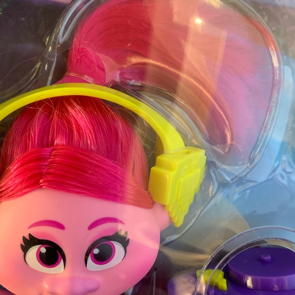 DreamWorks Trolls World Tour Party DJ Poppy Doll  Musical DJ lights up & sings - Picture 8 of 8